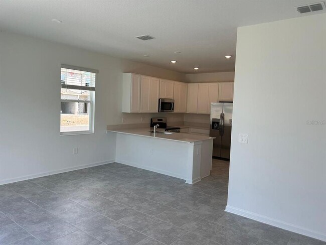 Building Photo - 3350 Laurent Lp