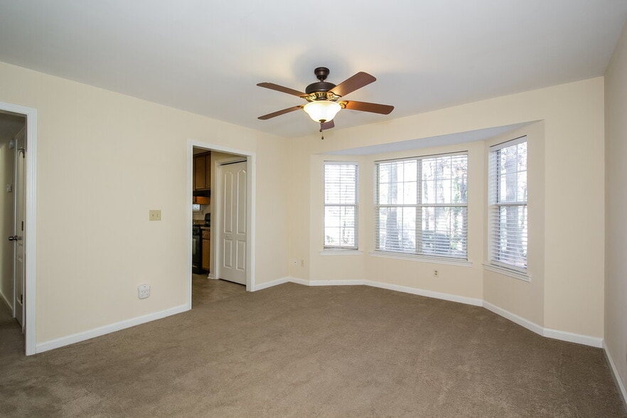 Building Photo - 408 Streamview Ln
