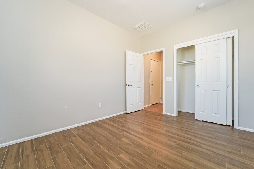 Building Photo - 7554 S Ocean Port Dr