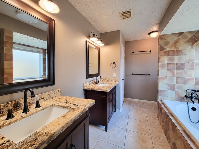 Building Photo - 14407 Sun Harbor Dr