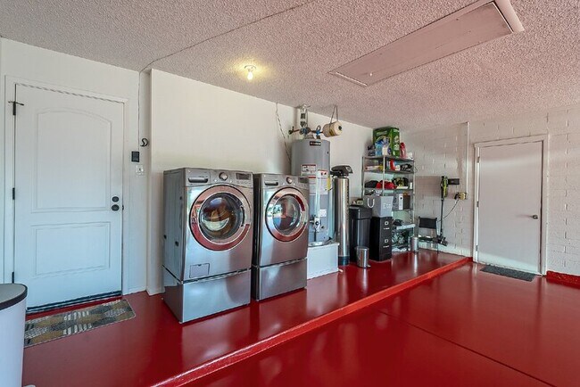 Building Photo - 10610 N 35th St