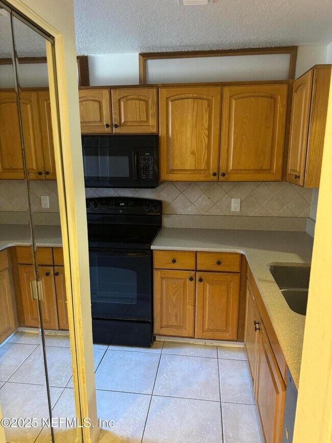 Building Photo - 3801 Crown Point Rd