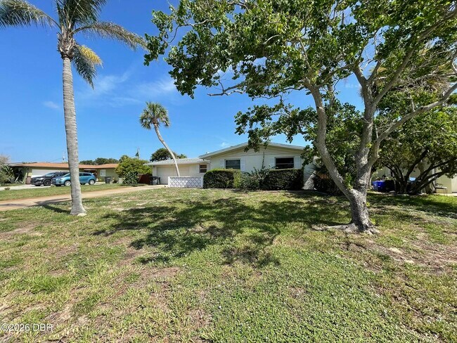 Building Photo - 135 Kent Dr