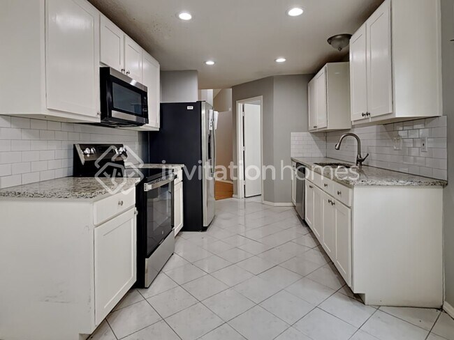 Building Photo - 1737 Creekbend Dr