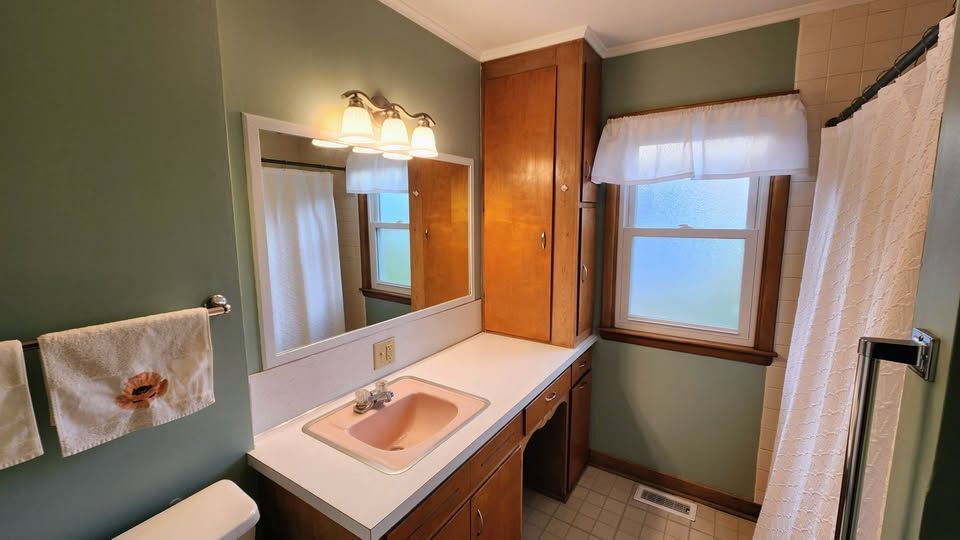 Building Photo - 732 ARGYLE