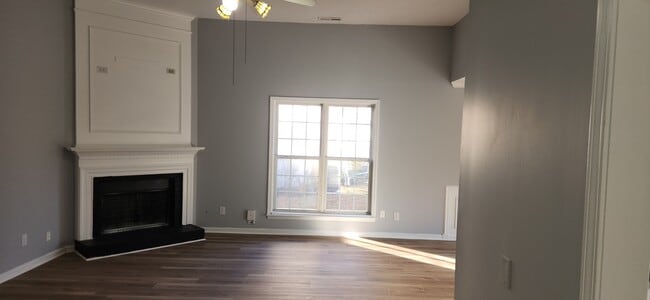 Building Photo - 313 N Water's Edge Dr