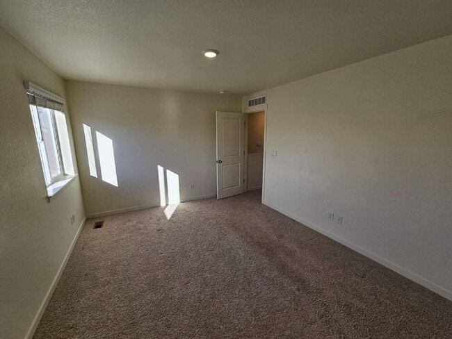 Building Photo - 3 bed 3 bath home in Bennett.