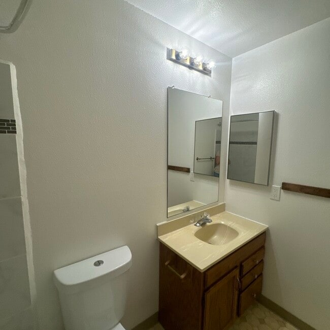 Building Photo - 9362 Mira Del Rio Dr