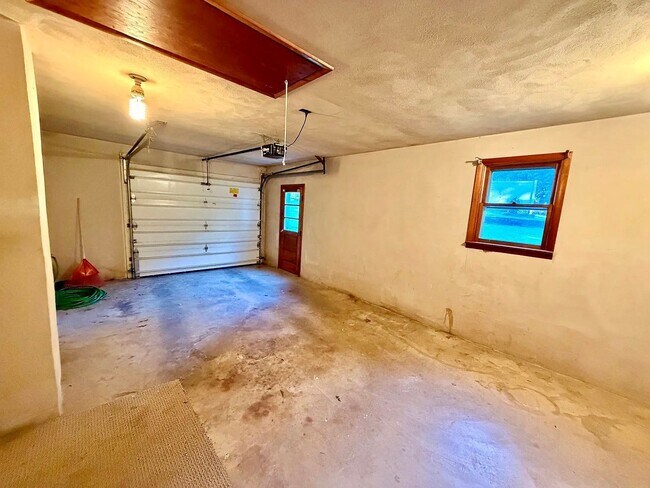 Building Photo - 329 Fairview Dr