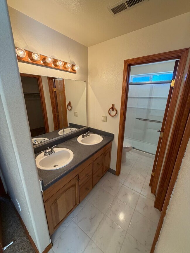 Building Photo - 3 Bed 2 Bath Country Home