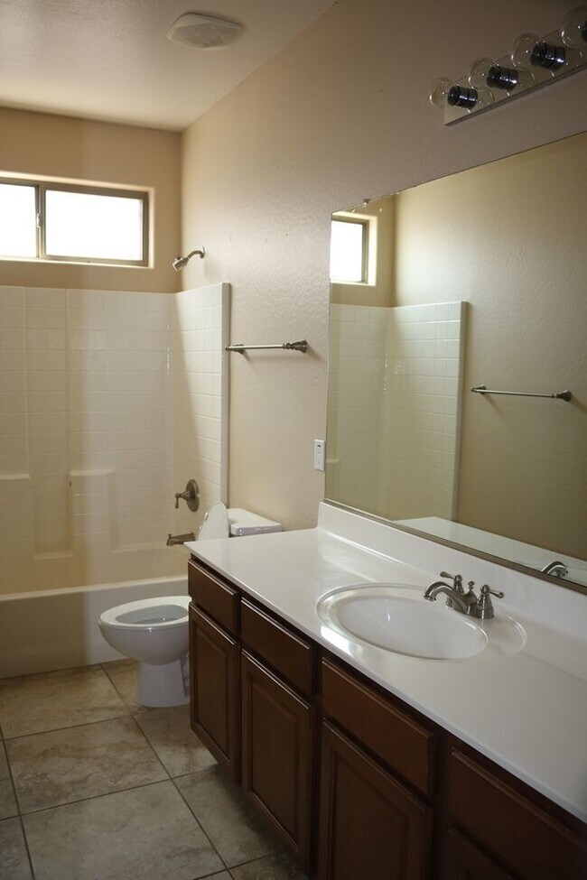 Building Photo - 14551 W Laurel Ln