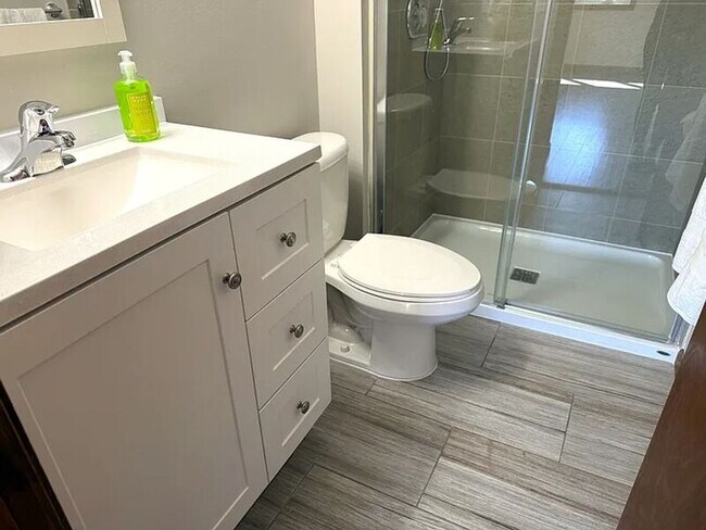 Building Photo - 7431 Rosewood Ln N