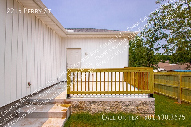 Building Photo - 2215 Perry St