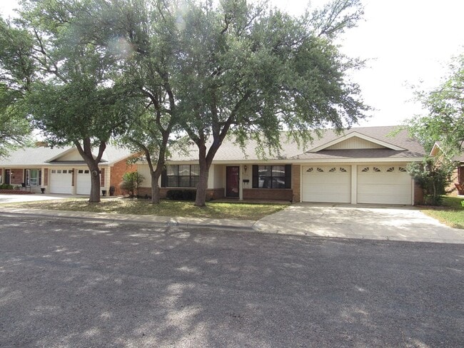 Building Photo - 2810 Teakwood Dr