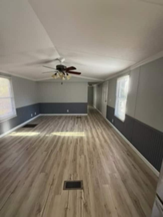 Building Photo - Private Setting/ Large Lot 3 bedroom 2 bath