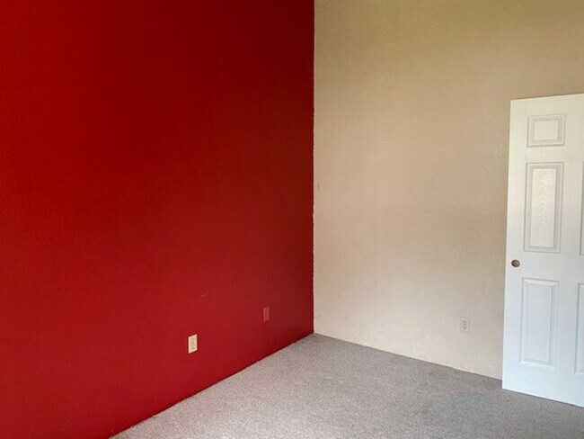 Building Photo - 2 Bed 1.5 Bath Townhouse in Missoula