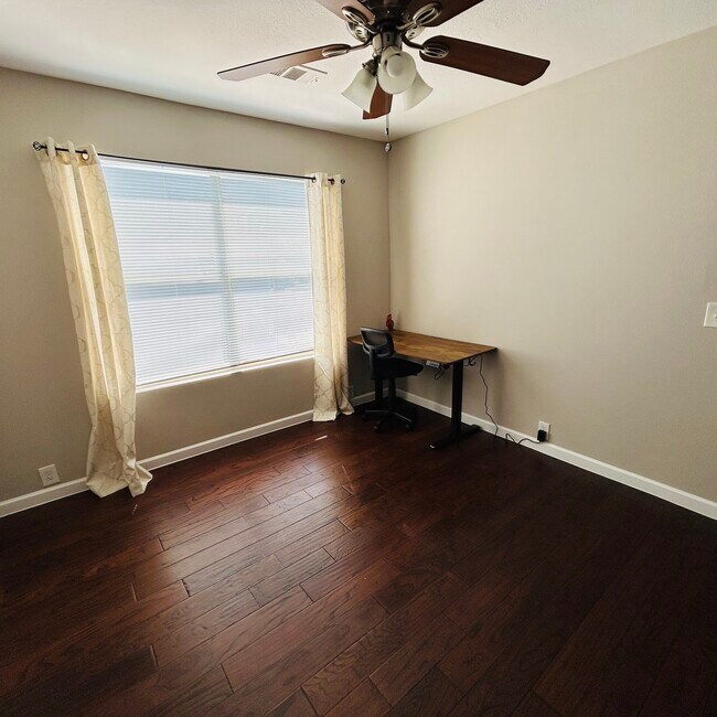 Building Photo - 718 Pine Lodge Dr