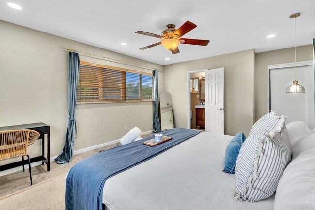 Building Photo - 3450 NE 19th Ave