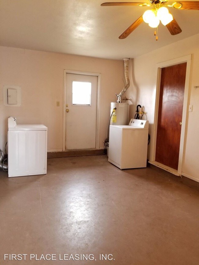 Building Photo - 3 br, 2 bath House - 509 Circle Dr.