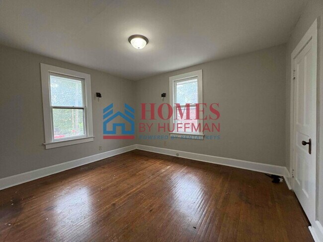Building Photo - Spacious 3 Bedroom House | Two-Story | Loc...