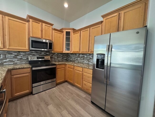 Building Photo - BEAUTIFUL 4 BEDROOM 2 BATHROOM HOME IN PHO...