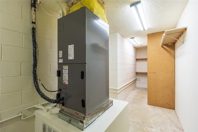 Building Photo - 514 N Isabel St