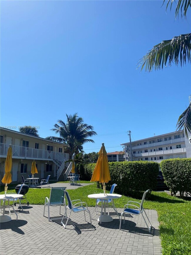 Building Photo - 110 NE 19th Ave