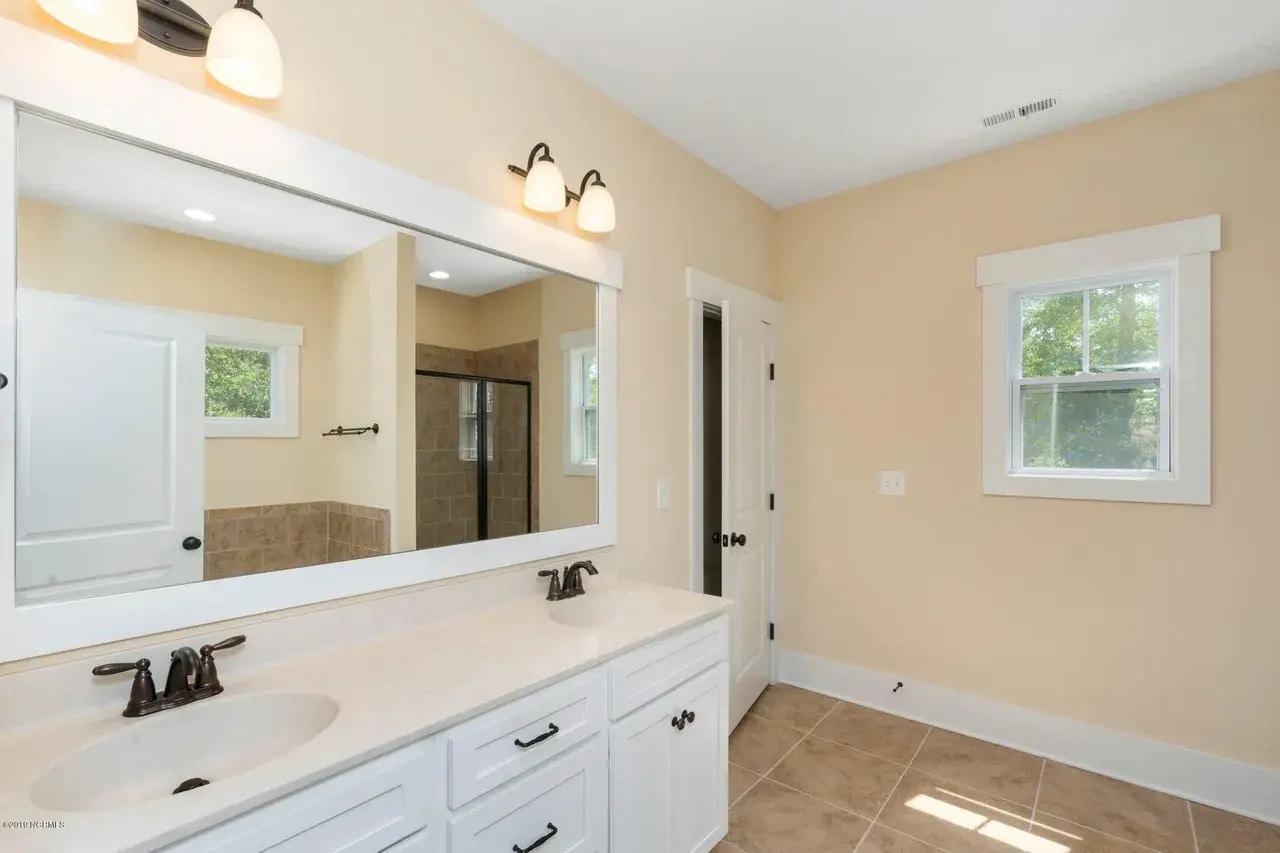 Building Photo - 6018 Shinnwood Rd