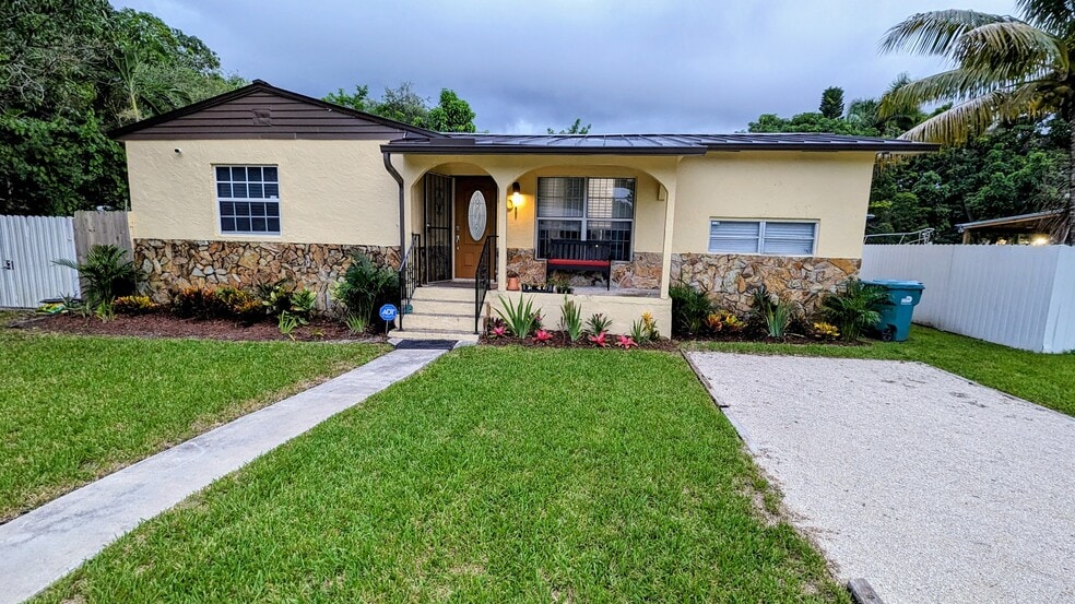 Primary Photo - 90 NW 144th St