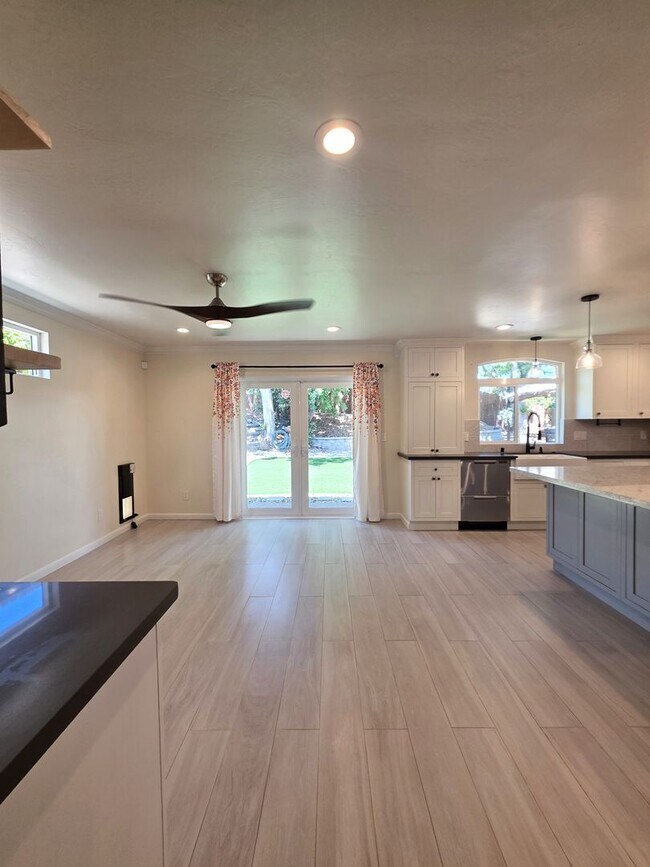 Building Photo - Endearing 4/2 Top of the Line Remodel in Concord's Canterbury Neighborhood