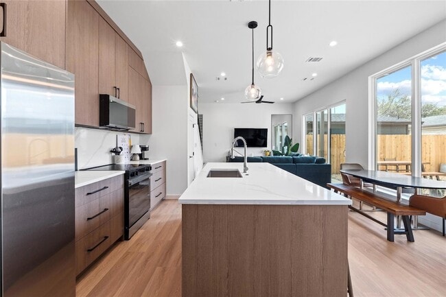 Building Photo - 506 Krebs Ln