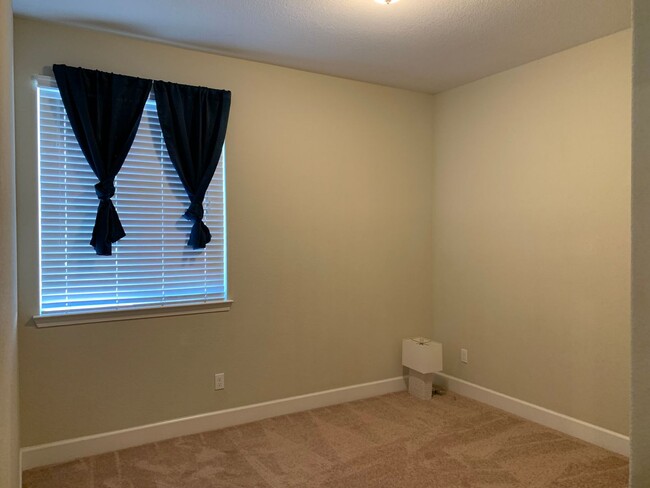 Building Photo - Newer "Next Gen" Home in Springlake/Woodla...