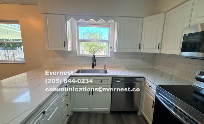 Building Photo - 6642 Glacier Ave