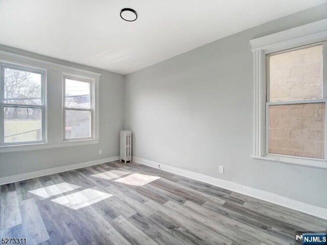 Building Photo - 68 Mill St