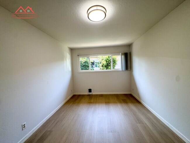 Building Photo - 1578 Albatross Dr