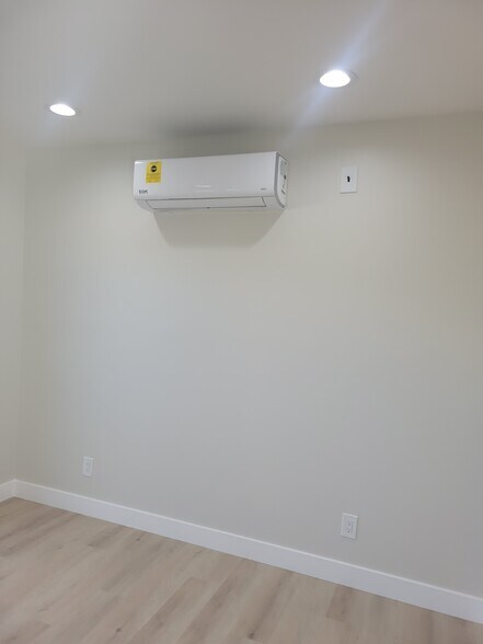 Building Photo - 11649 Sunglow St