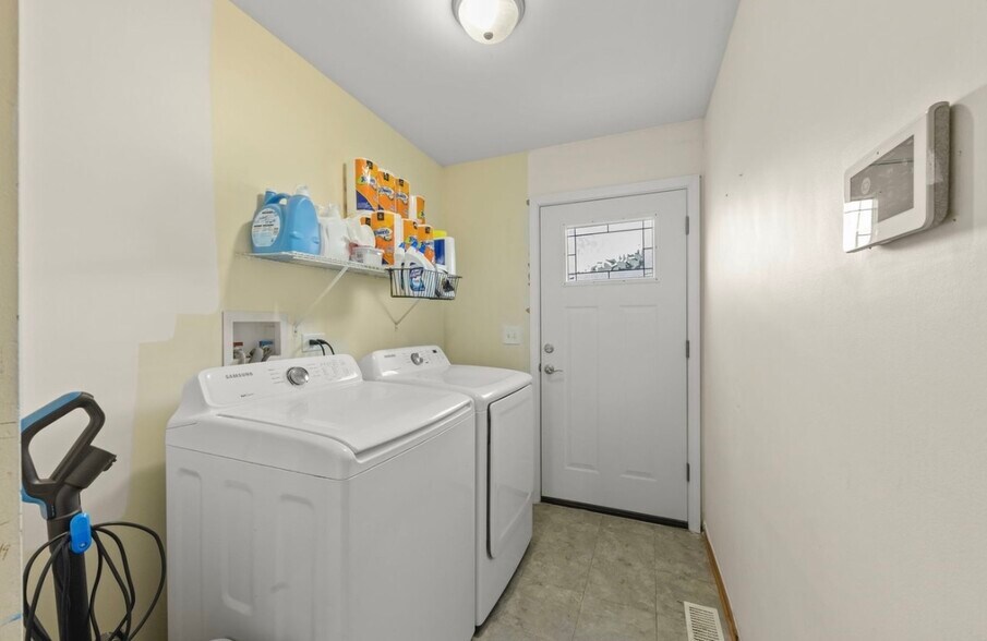 Building Photo - 2024 Grayhawk Dr