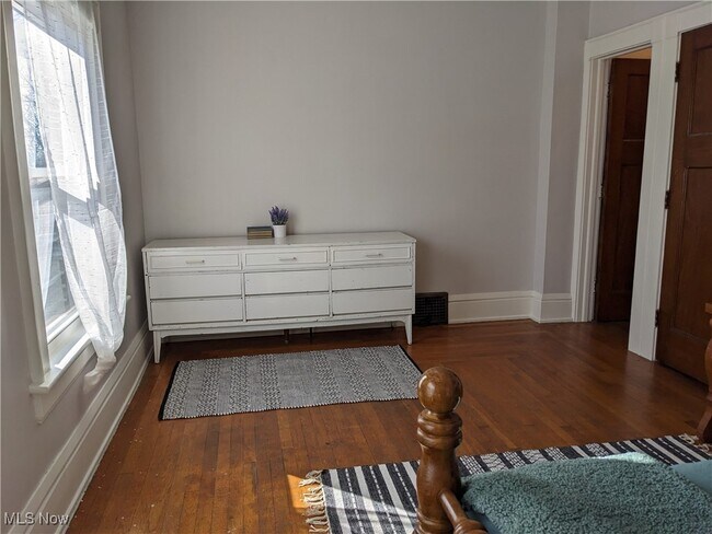 Building Photo - 30 Casterton Ave