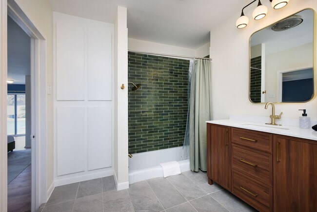 Building Photo - 6605 Countess Adria St