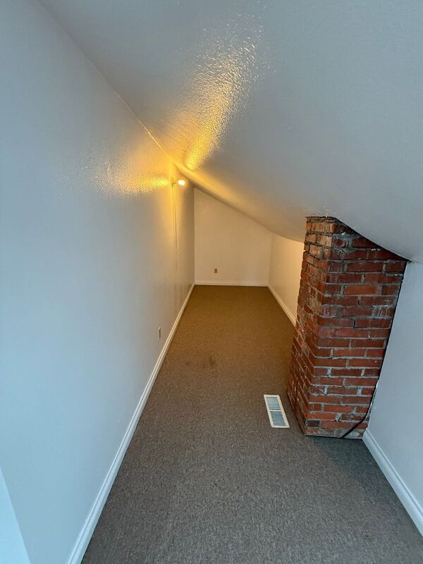 Building Photo - 595 18th St NE