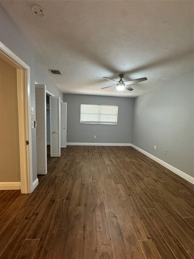 Building Photo - 315 SE 23rd Ave