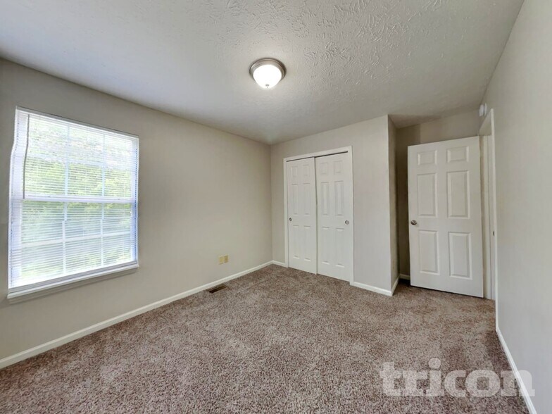 Building Photo - 6422 Coconut Ct