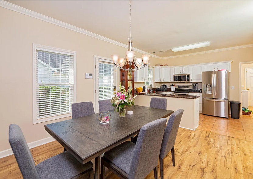 Dining Area (1/2) - 490 Sheldon Rd