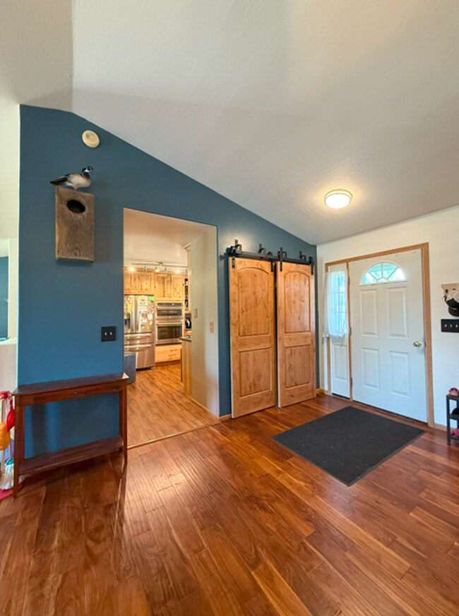 Building Photo - 3 bedroom single family home on large lot