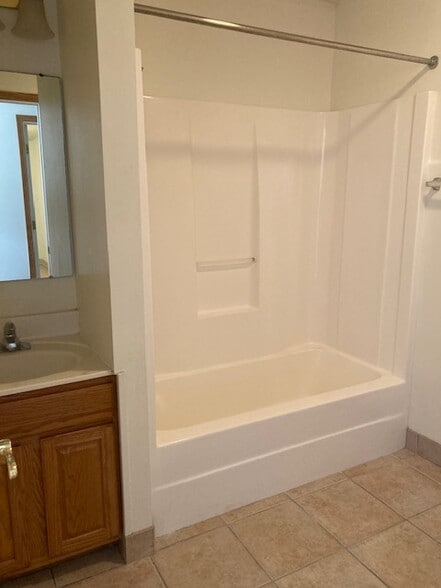 Building Photo - 1902 W 38th St