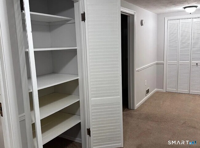 Building Photo - 81 Middlefield St