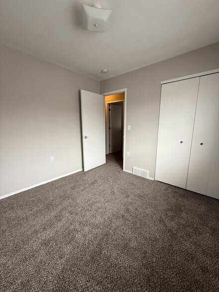 Building Photo - 1256 Oxford Manor Ct