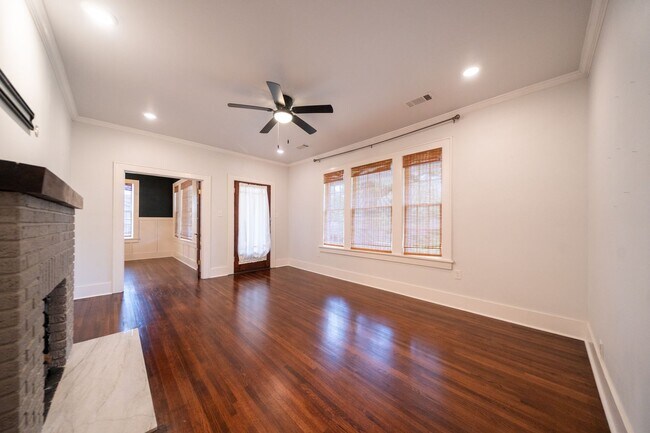Building Photo - Charming home, great condition!