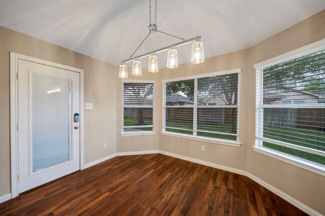 Building Photo - 3005 Gardencrest Ln