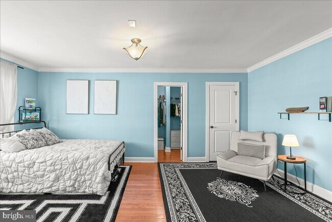 Building Photo - 820 N Washington St